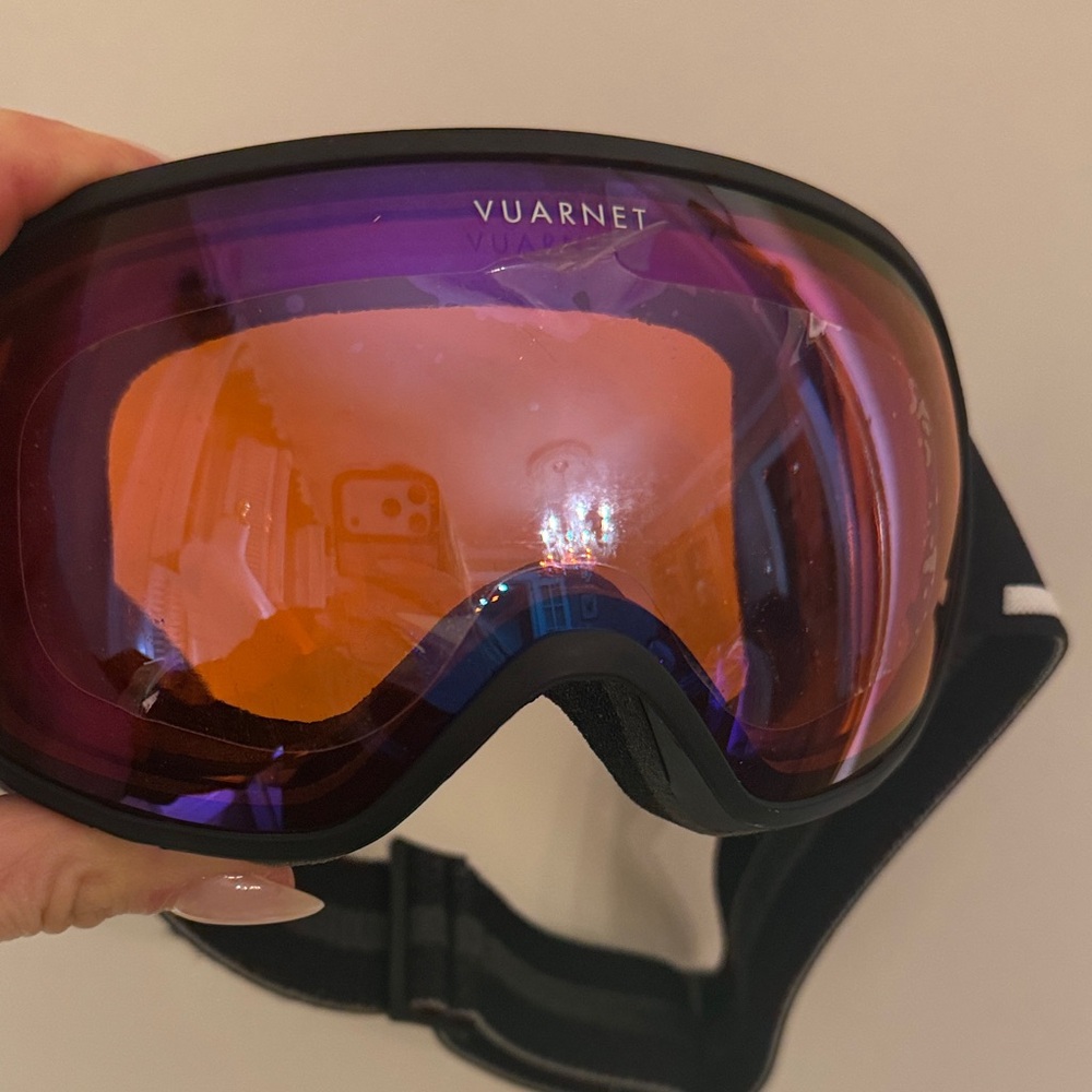 Vuarnet new ski goggles multicolor lens new w protective coating attached 250$